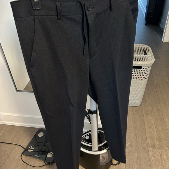 Brand new Zara Suit (blazer and matching pants) - Picture 3 of 10